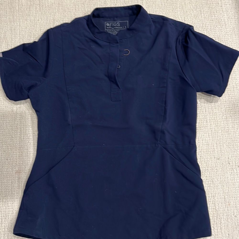 Figs scrub top